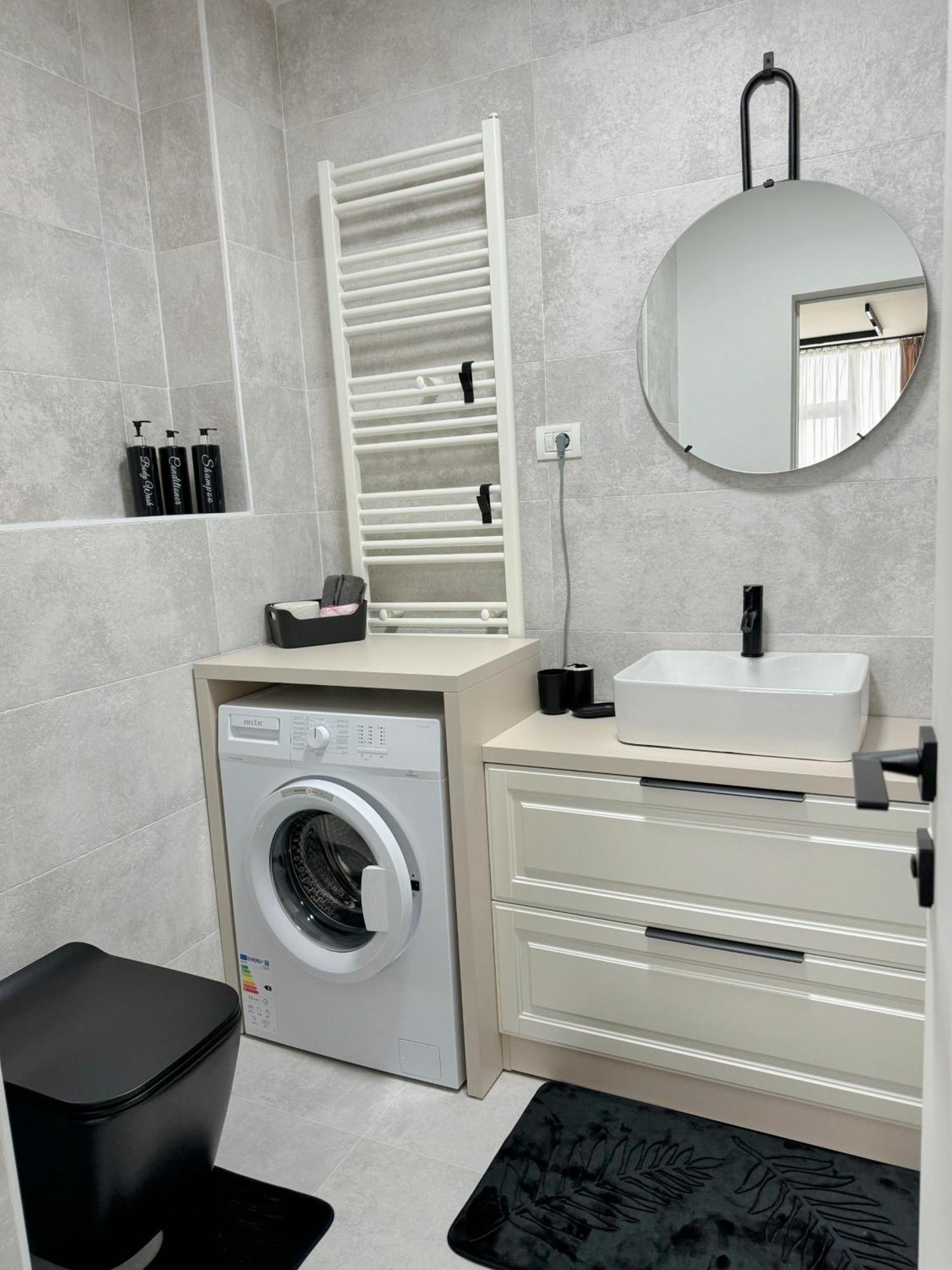 Stylish Apartment Getaway With Self Check-In And Free Parking Lot Арад Экстерьер фото