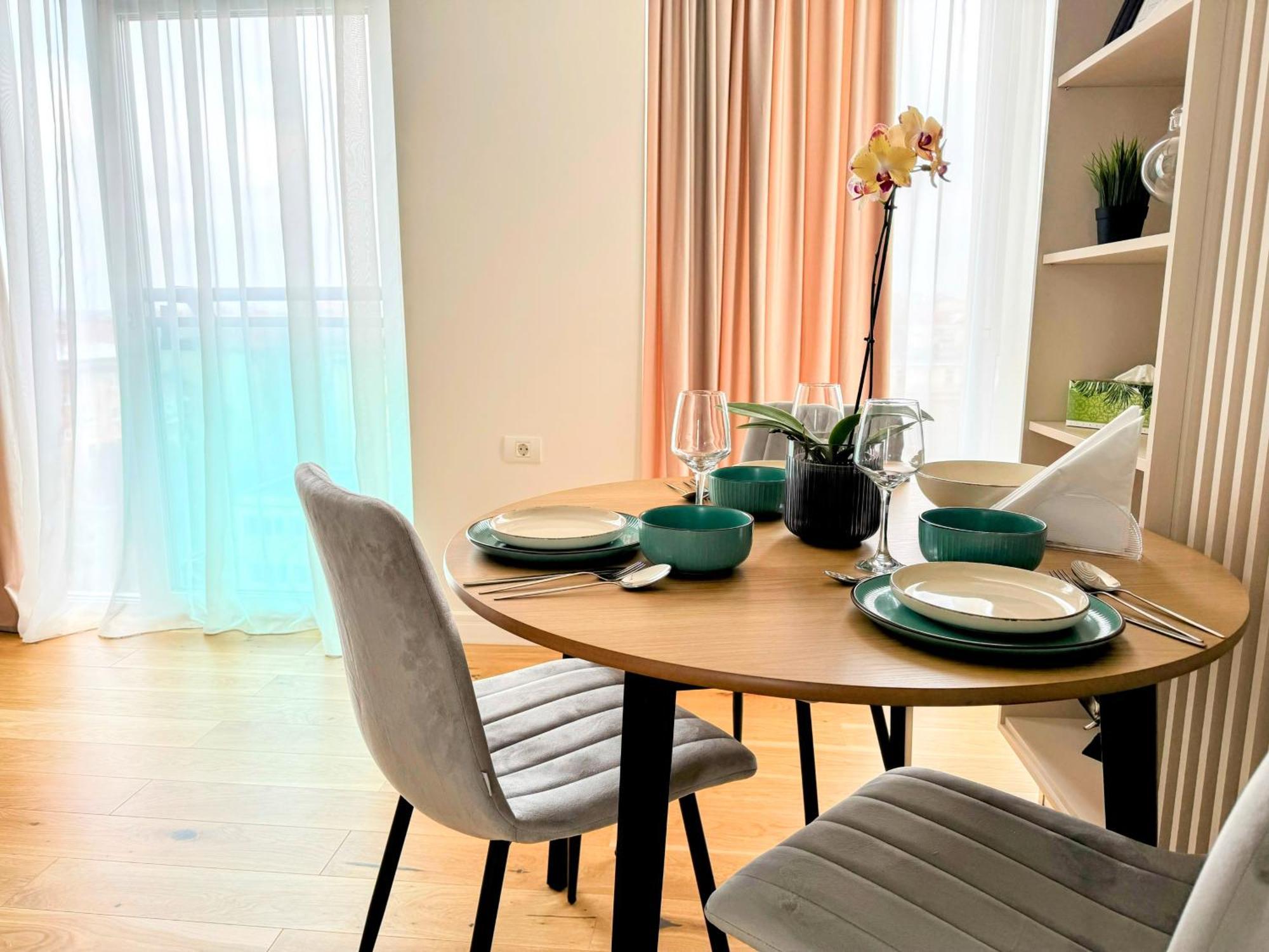 Stylish Apartment Getaway With Self Check-In And Free Parking Lot Арад Экстерьер фото