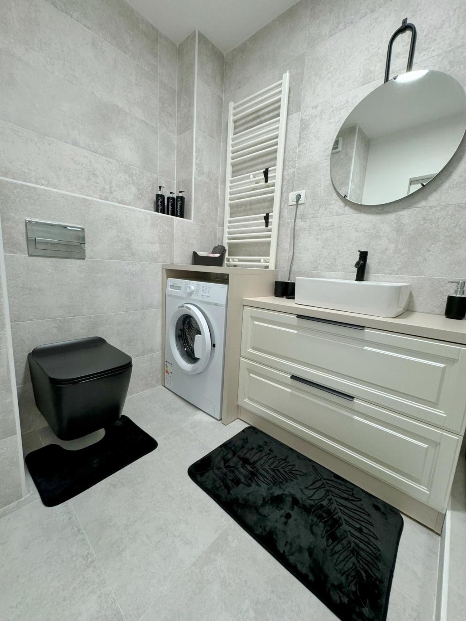 Stylish Apartment Getaway With Self Check-In And Free Parking Lot Арад Экстерьер фото